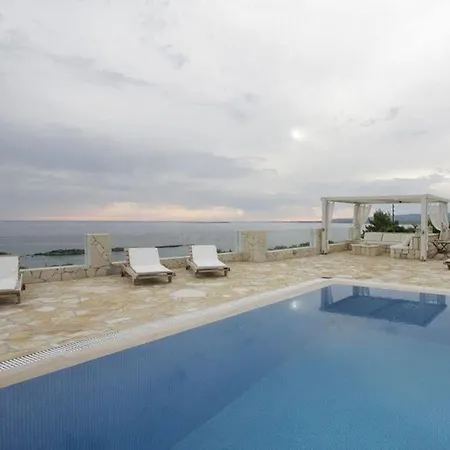 Agnanti Apartment *